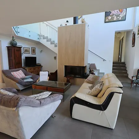 Villa Superbe Entre Et Montagne Avec Piscine